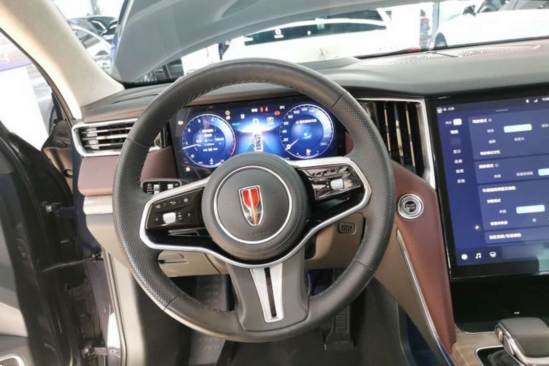 Used Hongqi HS7 2023 2.0T Automatic All-Wheel-Drive Flagship Edition Six Seats Steering Wheel