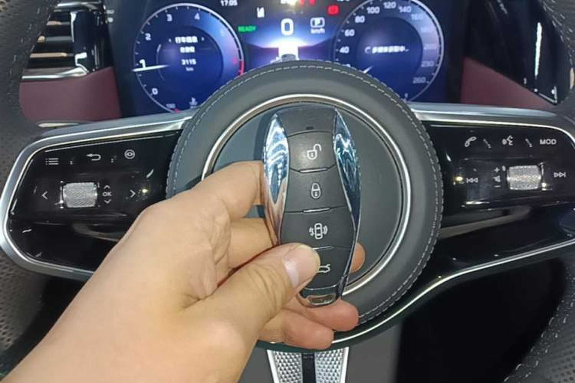 Used Hongqi HS7 2023 2.0T Automatic All-Wheel-Drive Flagship Edition Six Seats Vehicle Key