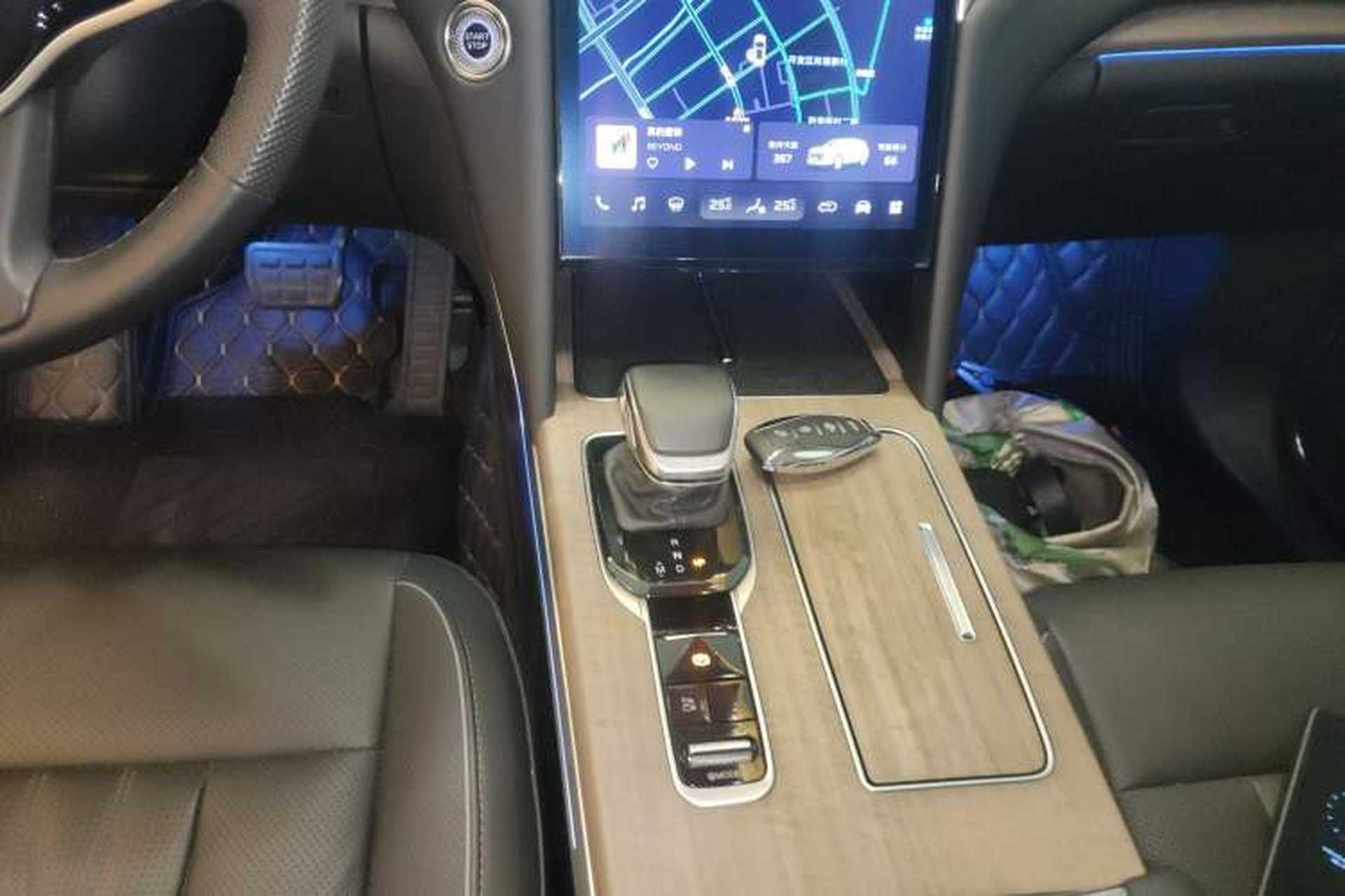 Used Hongqi HS7 2023 2.0T Automatic All-Wheel Drive Flagship Edition 7 Seats Gear Lever