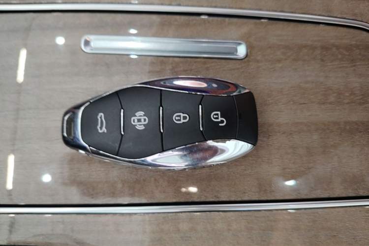 Used Hongqi HS7 2023 2.0T Automatic All-Wheel Drive Flagship Edition 7 Seats Interior 1