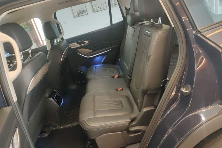 Used Hongqi HS7 2023 2.0T Automatic All-Wheel Drive Flagship Edition 7 Seats Interior 4