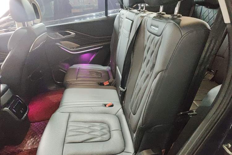 Used Hongqi HS7 2023 2.0T Automatic All-Wheel Drive Flagship Edition 7 Seats Left Rear Seat