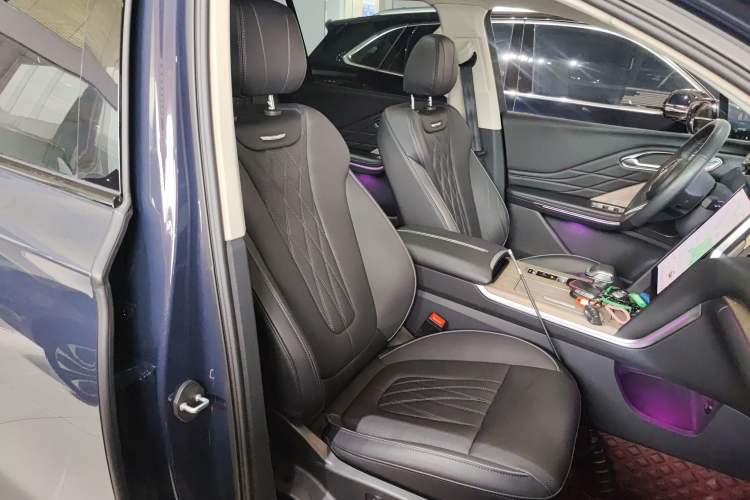 Used Hongqi HS7 2023 2.0T Automatic All-Wheel Drive Flagship Edition 7 Seats Right Front Seat