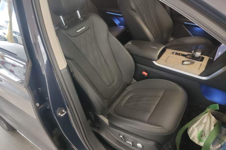 Used Hongqi HS7 2023 2.0T Automatic All-Wheel Drive Flagship Edition 7 Seats Right Front Seat