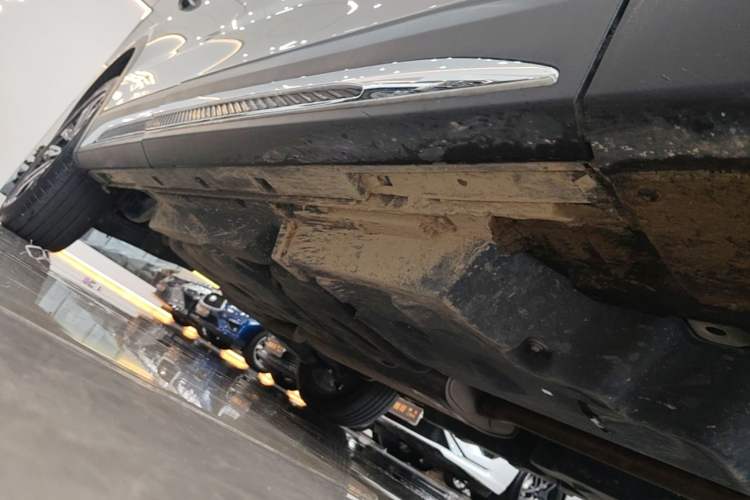 Used Hongqi HS7 2023 2.0T Automatic All-Wheel Drive Flagship Edition 7 Seats Right Side Sill