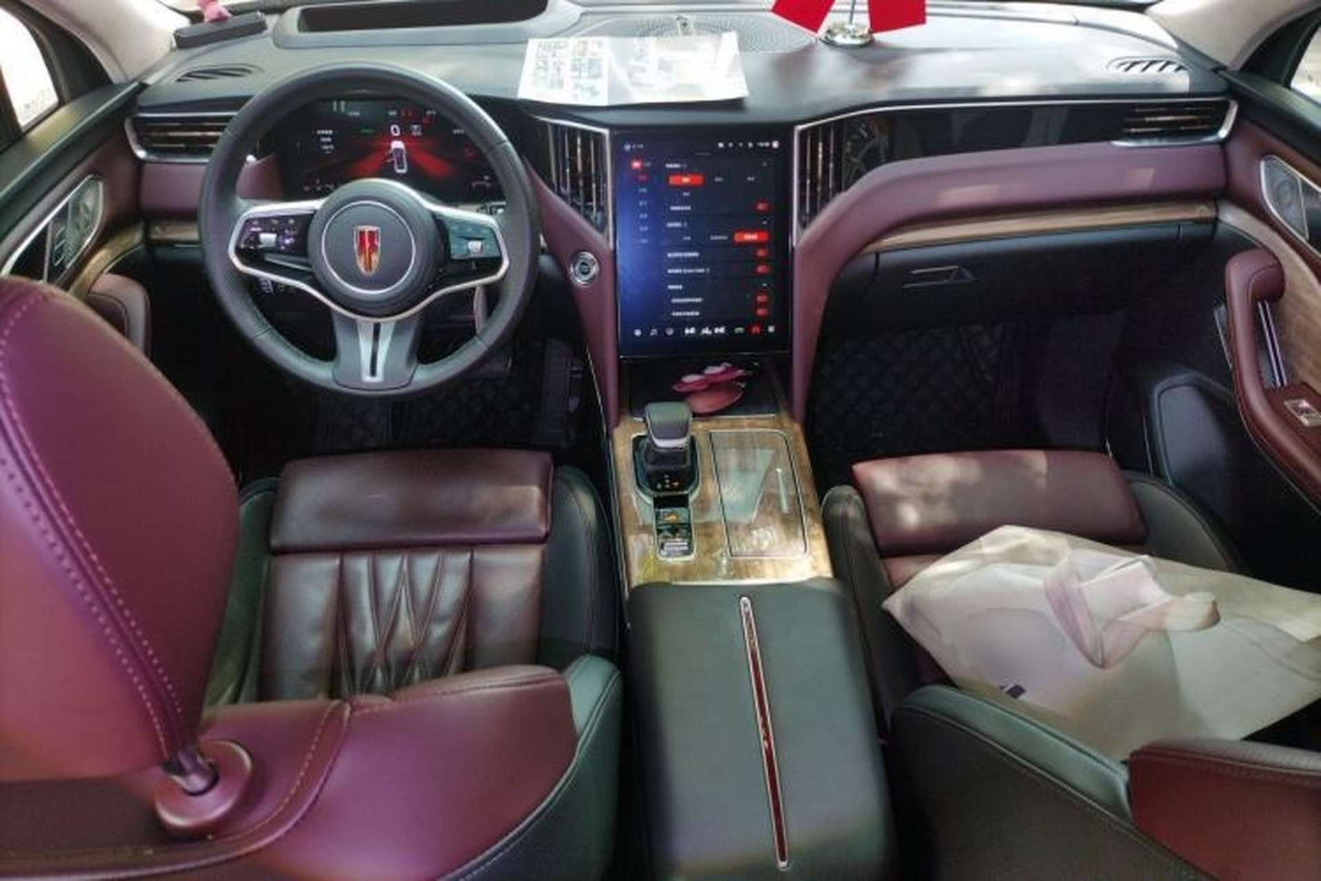 Used Hongqi HS7 2023 2.0T Automatic All-Wheel-Drive Flagship Edition Six Seats Center Console