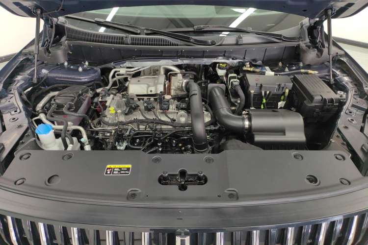 Used Hongqi HS7 2023 2.0T Automatic All-Wheel-Drive Flagship Edition Six Seats Engine Bay