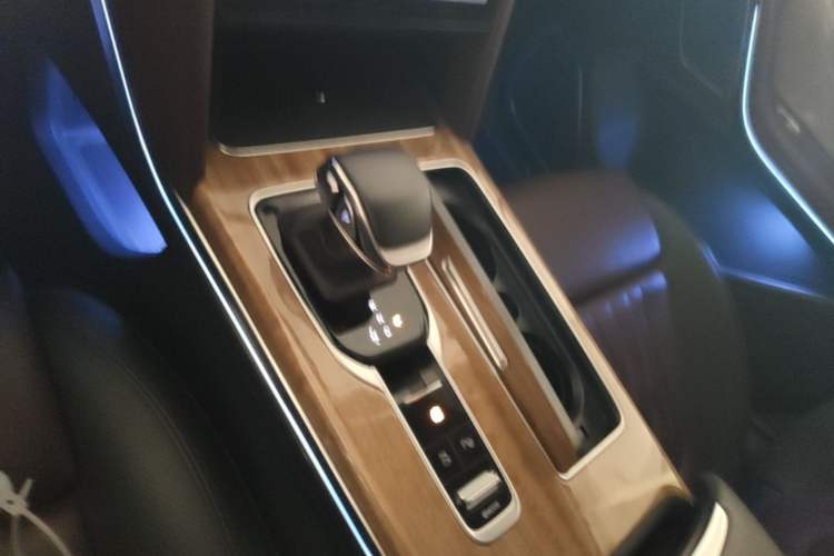 Used Hongqi HS7 2023 2.0T Automatic All-Wheel Drive Flagship Edition Six Seats Gear Lever