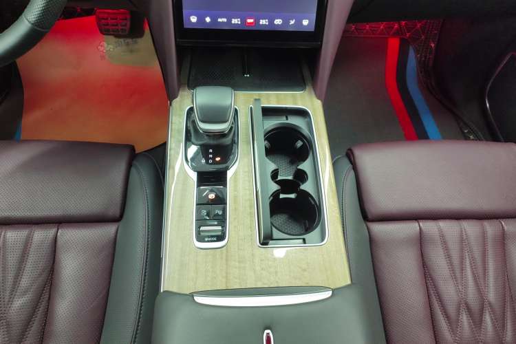 Used Hongqi HS7 2023 2.0T Automatic All-Wheel-Drive Flagship Edition Six Seats Gear Lever