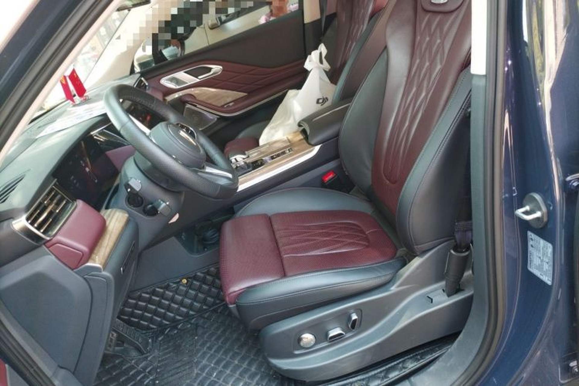 Used Hongqi HS7 2023 2.0T Automatic All-Wheel-Drive Flagship Edition Six Seats Left Front Seat