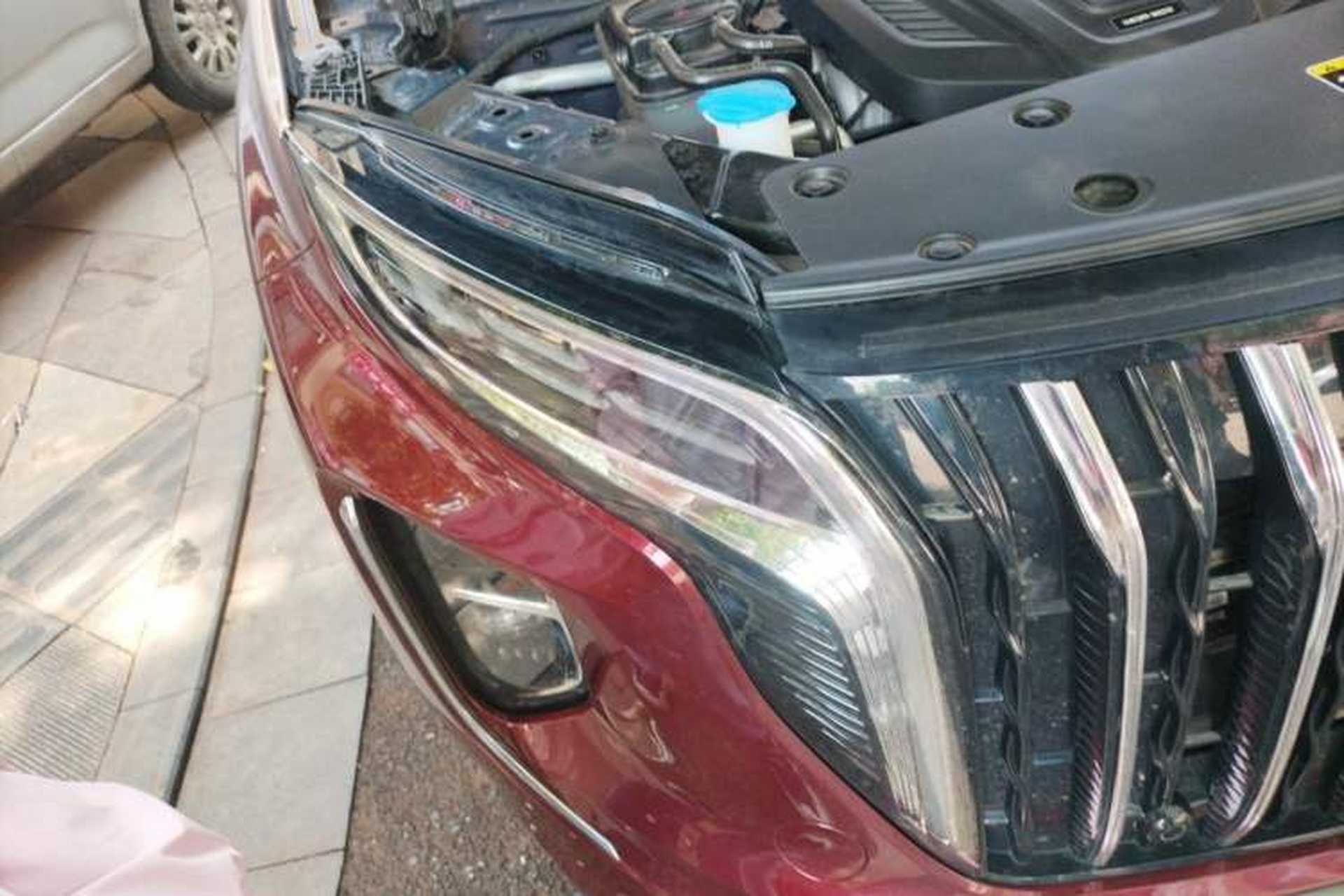 Used Hongqi HS7 2023 2.0T Automatic All-Wheel-Drive Flagship Edition Six Seats Right Front Headlight