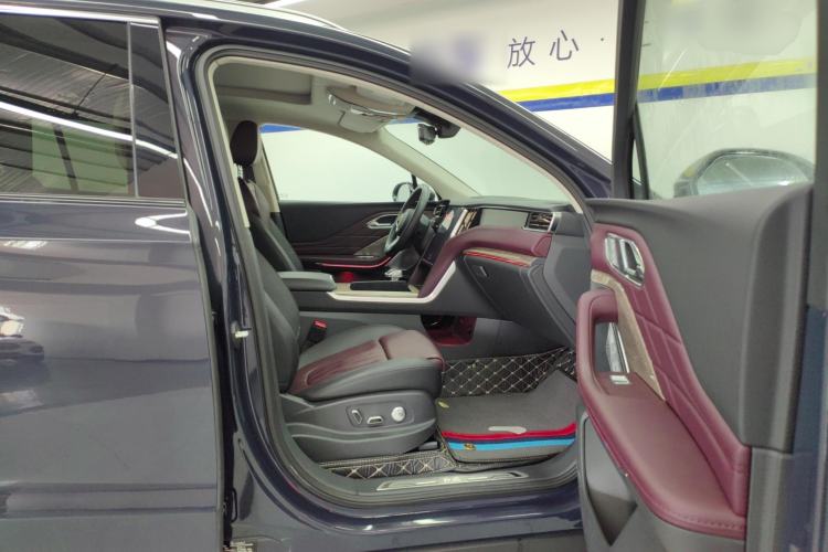 Used Hongqi HS7 2023 2.0T Automatic All-Wheel-Drive Flagship Edition Six Seats Right Front Seat