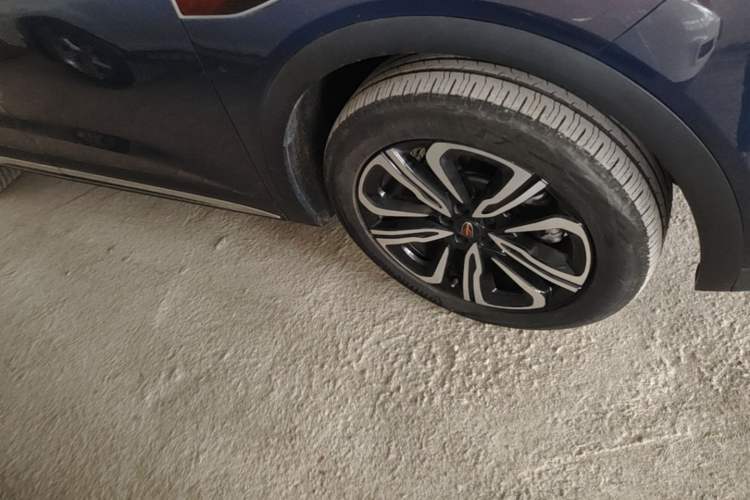Used Hongqi HS7 2023 2.0T Automatic All-Wheel Drive Flagship Edition Six Seats Right Front Wheel Hub