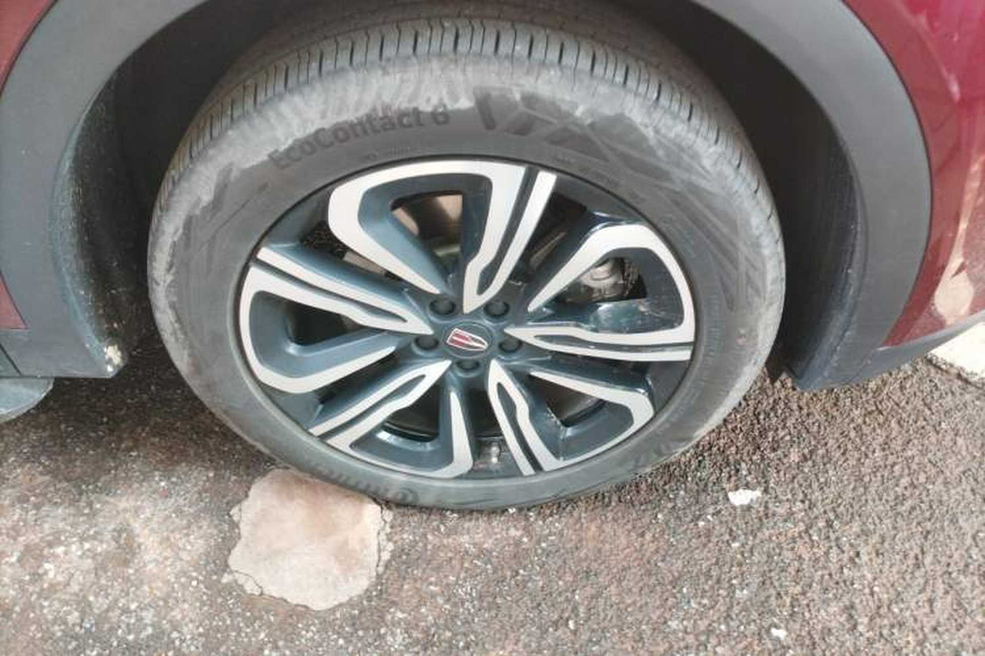 Used Hongqi HS7 2023 2.0T Automatic All-Wheel-Drive Flagship Edition Six Seats Right Front Wheel Hub