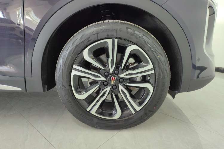 Used Hongqi HS7 2023 2.0T Automatic All-Wheel-Drive Flagship Edition Six Seats Right Front Wheel Hub