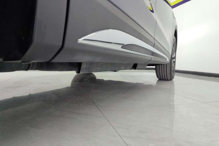 Used Hongqi HS7 2023 2.0T Automatic All-Wheel-Drive Flagship Edition Six Seats Right Side Sill