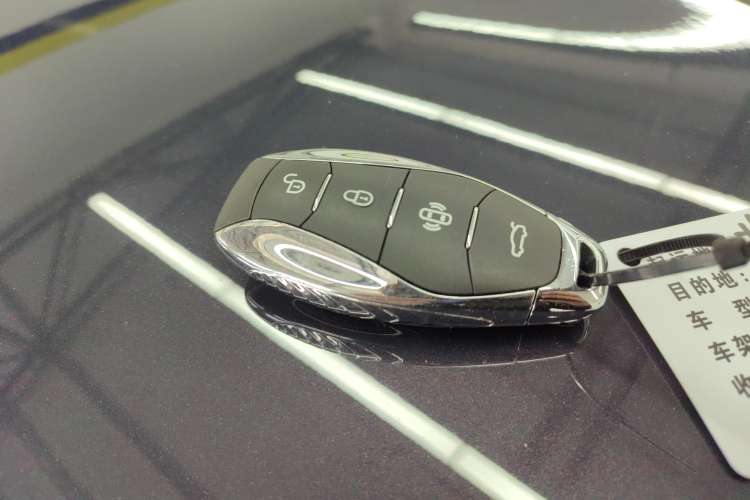 Used Hongqi HS7 2023 2.0T Automatic All-Wheel-Drive Flagship Edition Six Seats Vehicle Key