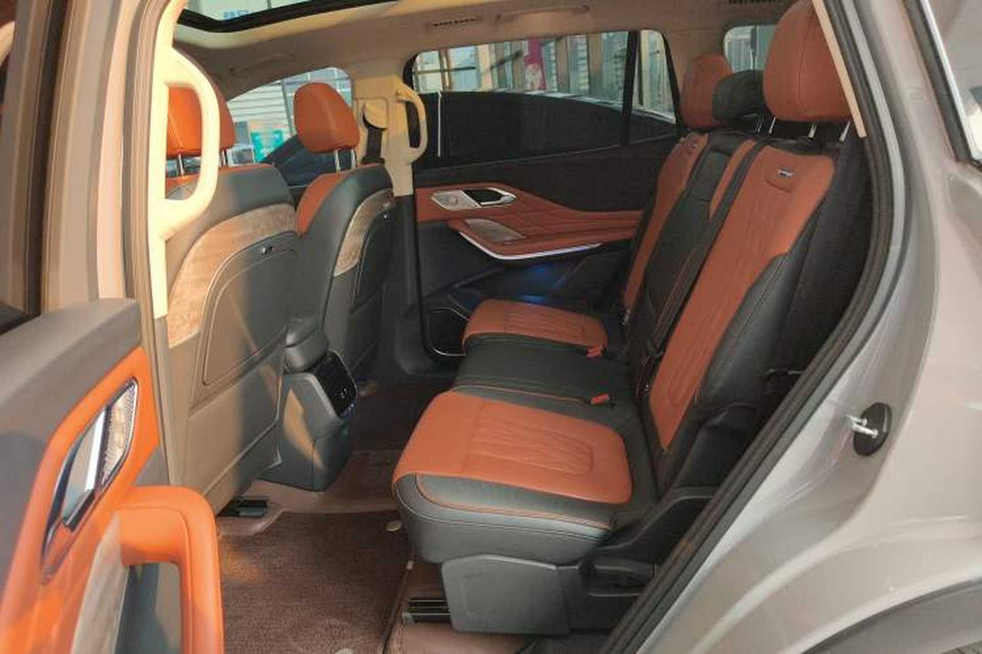 Used Hongqi HS7 2023 2.0T Automatic All-Wheel Drive Flagship Edition 7 Seats Left Rear Seat