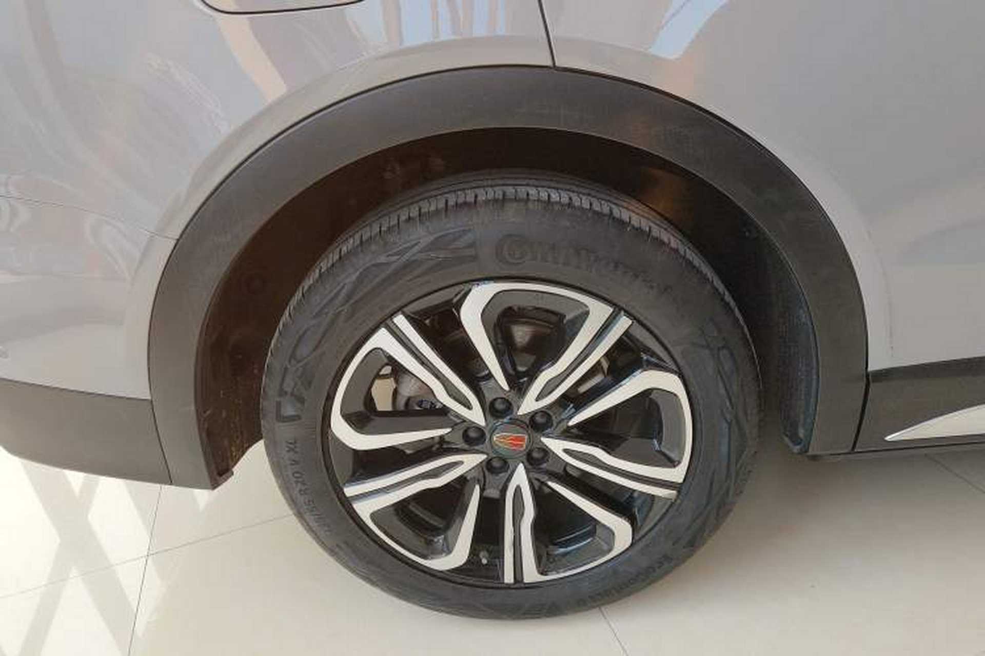 Used Hongqi HS7 2023 2.0T Automatic All-Wheel Drive Flagship Edition 7 Seats Right Rear Wheel Hub