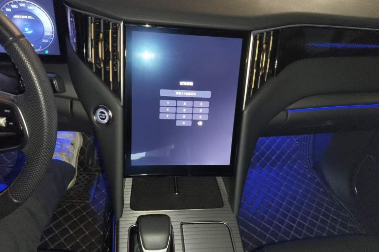Used Hongqi HS7 PHEV 2024 2.0T PHEV Four-Wheel Drive Flagship Edition 6 Seats Audio And AC Panel