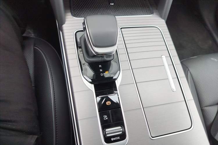 Used Hongqi HS7 PHEV 2024 2.0T PHEV Four-Wheel Drive Flagship Edition 6 Seats Gear Lever