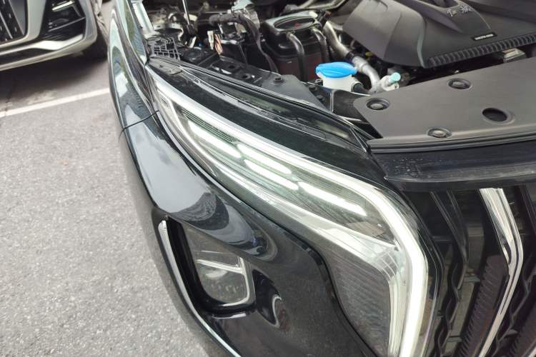 Used Hongqi HS7 PHEV 2024 2.0T PHEV Four-Wheel Drive Flagship Edition 6 Seats Right Front Headlight
