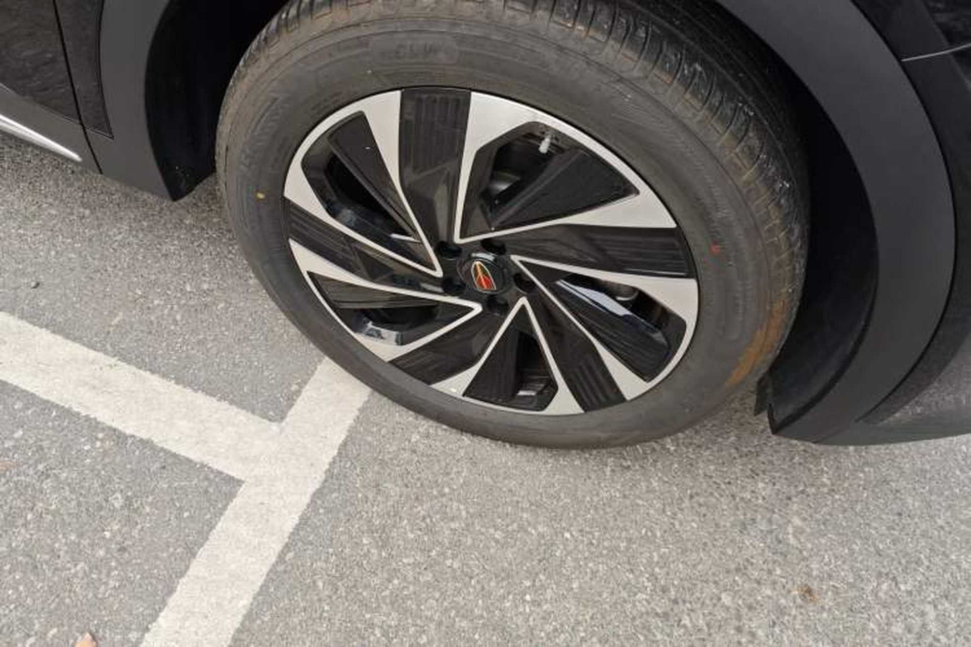 Used Hongqi HS7 PHEV 2024 2.0T PHEV Four-Wheel Drive Flagship Edition 6 Seats Right Front Wheel Hub
