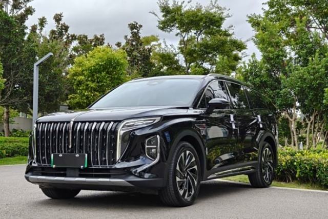 Ojetý Hongqi HS7 PHEV 2024 2.0T PHEV Four-Wheel Drive Flagship Edition 6 Seats