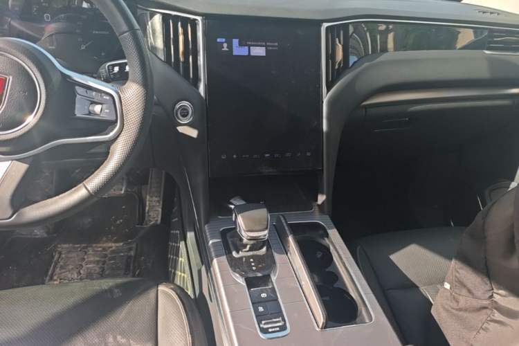 Used Hongqi HS7 PHEV 2024 2.0T PHEV Four-Wheel Drive Flagship Edition 7 Seats Audio And AC Panel