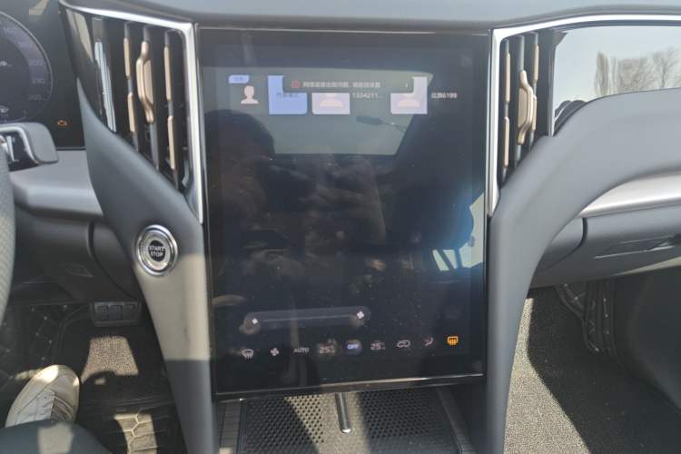 Used Hongqi HS7 PHEV 2024 2.0T PHEV Four-Wheel Drive Flagship Edition 6 Seats Audio And AC Panel