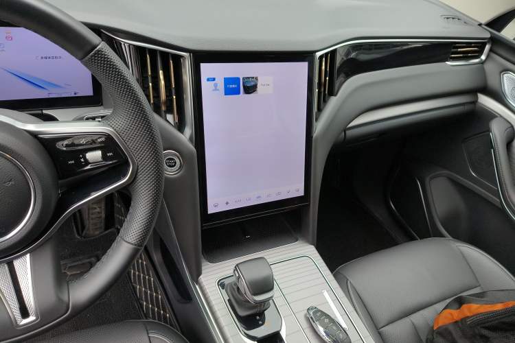 Used Hongqi HS7 PHEV 2024 2.0T PHEV Four-Wheel Drive Flagship Edition 6 Seats Audio And AC Panel