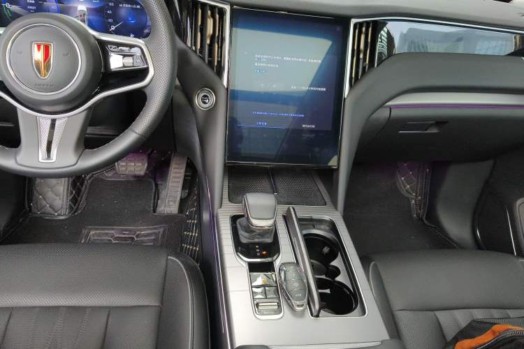 Used Hongqi HS7 PHEV 2024 2.0T PHEV Four-Wheel Drive Flagship Edition 6 Seats Audio And AC Panel