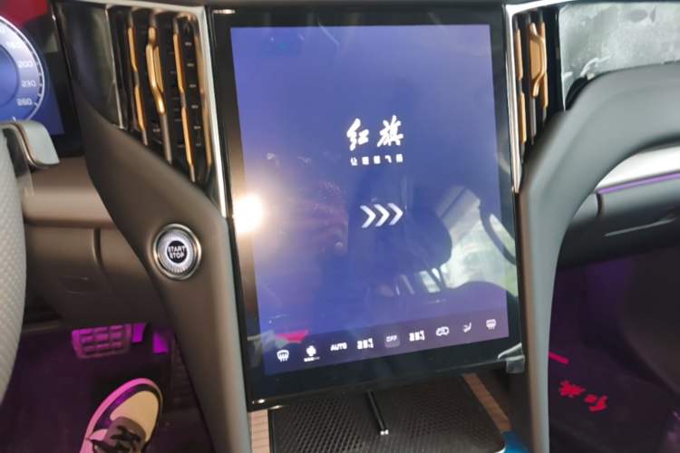 Used Hongqi HS7 PHEV 2024 2.0T PHEV Four-Wheel Drive Flagship Edition 6 Seats Audio And AC Panel