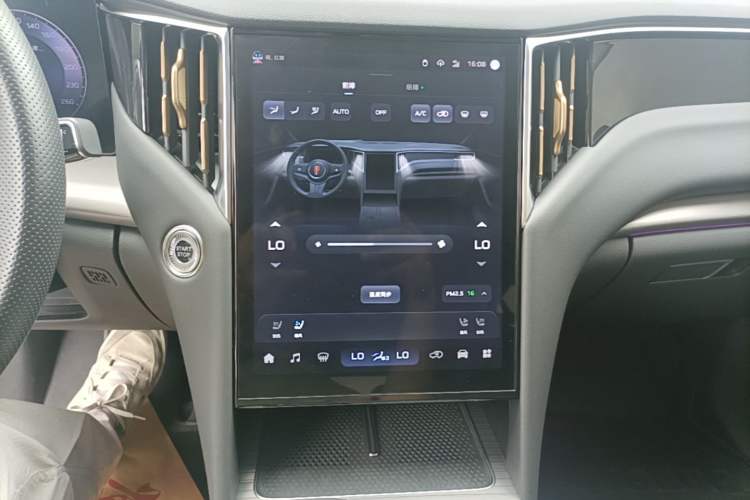 Used Hongqi HS7 PHEV 2024 2.0T PHEV Four-Wheel Drive Flagship Edition 6 Seats Audio And AC Panel