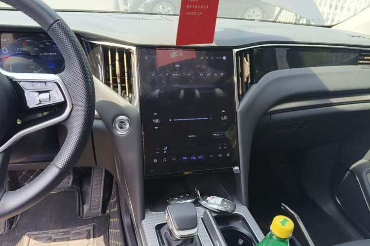 Used Hongqi HS7 PHEV 2024 2.0T PHEV Four-Wheel Drive Flagship Edition 6 Seats Audio And AC Panel