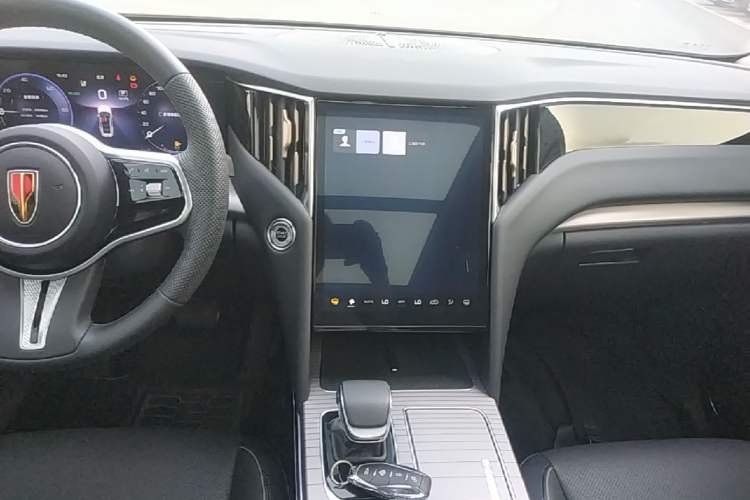 Used Hongqi HS7 PHEV 2024 2.0T PHEV Four-Wheel Drive Flagship Edition 6 Seats Audio And AC Panel