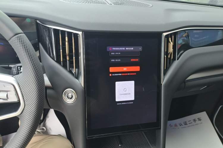 Used Hongqi HS7 PHEV 2024 2.0T PHEV Four-Wheel Drive Flagship Edition 7 Seats Audio And AC Panel