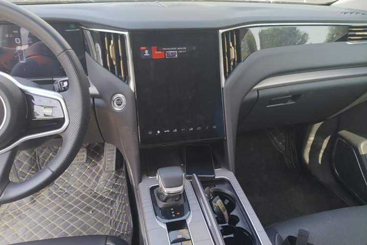 Used Hongqi HS7 PHEV 2024 2.0T PHEV Four-Wheel Drive Flagship Edition 6 Seats Audio And AC Panel
