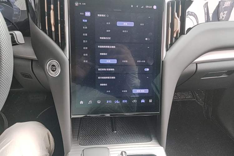 Used Hongqi HS7 PHEV 2024 2.0T PHEV Four-Wheel Drive Flagship Edition 6 Seats Audio And AC Panel
