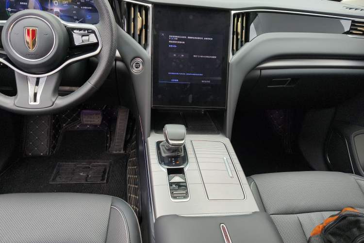 Used Hongqi HS7 PHEV 2024 2.0T PHEV Four-Wheel Drive Flagship Edition 6 Seats Audio And AC Panel
