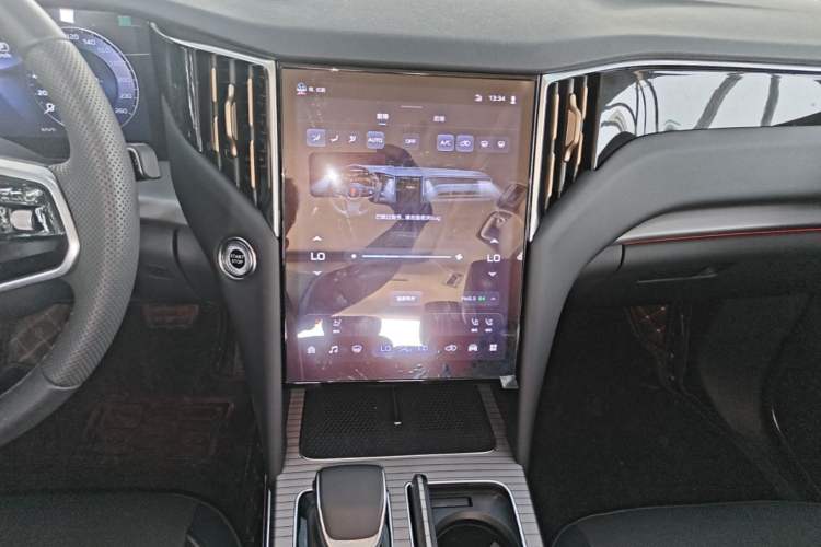 Used Hongqi HS7 PHEV 2024 2.0T PHEV Four-Wheel Drive Flagship Edition 7 Seats Audio And AC Panel