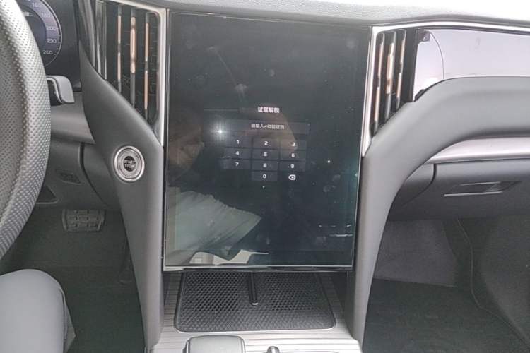Used Hongqi HS7 PHEV 2024 2.0T PHEV Four-Wheel Drive Flagship Edition 6 Seats Audio And AC Panel
