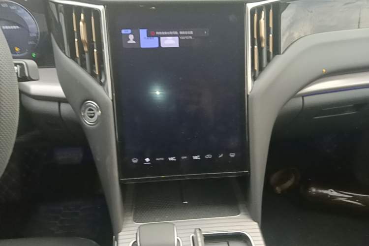 Used Hongqi HS7 PHEV 2024 2.0T PHEV Four-Wheel Drive Flagship Edition 7 Seats Audio And AC Panel