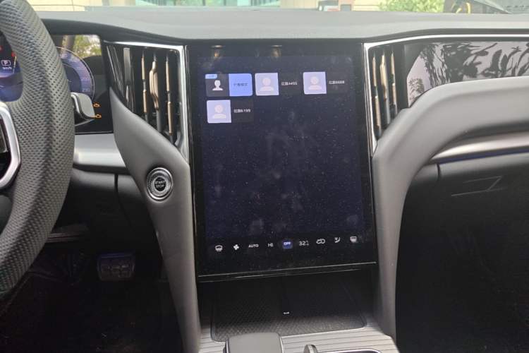 Used Hongqi HS7 PHEV 2024 2.0T PHEV Four-Wheel Drive Flagship Edition 6 Seats Audio And AC Panel