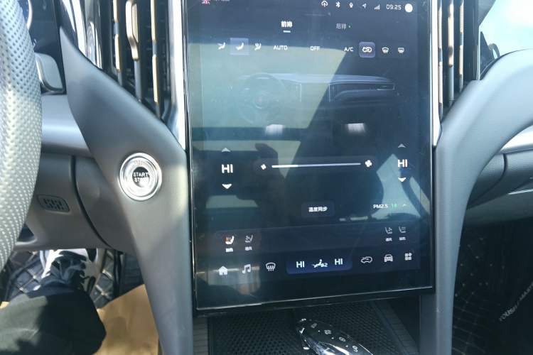 Used Hongqi HS7 PHEV 2024 2.0T PHEV Four-Wheel Drive Flagship Edition 6 Seats Audio And AC Panel