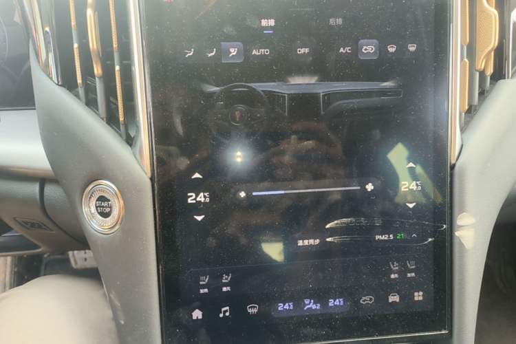Used Hongqi HS7 PHEV 2024 2.0T PHEV Four-Wheel Drive Flagship Edition 7 Seats Audio And AC Panel