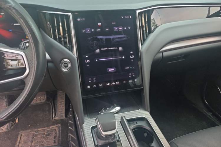 Used Hongqi HS7 PHEV 2024 2.0T PHEV Four-Wheel Drive Flagship Edition 7 Seats Audio And AC Panel