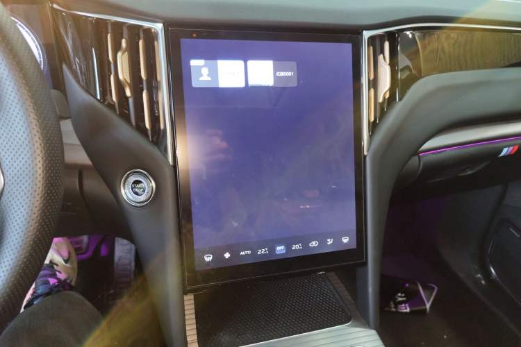 Used Hongqi HS7 PHEV 2024 2.0T PHEV Two-Wheel Drive Flagship Edition 6 Seats Audio And AC Panel