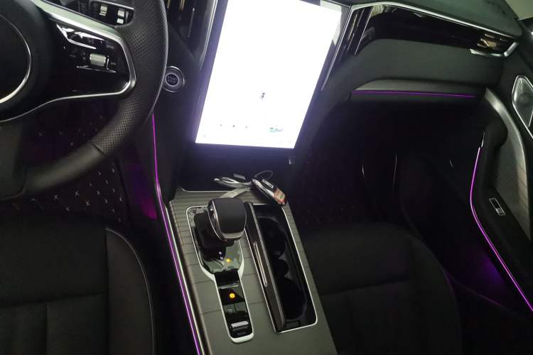 Used Hongqi HS7 PHEV 2024 2.0T PHEV Four-Wheel Drive Flagship Edition 7 Seats Audio And AC Panel