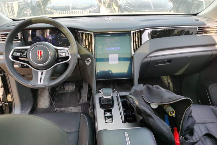 Used Hongqi HS7 PHEV 2024 2.0T PHEV Four-Wheel Drive Flagship Edition 7 Seats Center Console